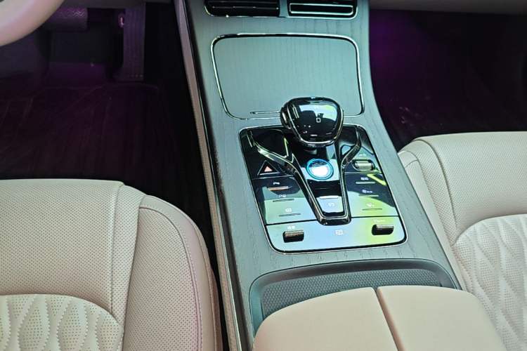 Used BYD Han 2025 EV Intelligent Driving Edition 701KM LiDAR Flagship Model Gear Lever