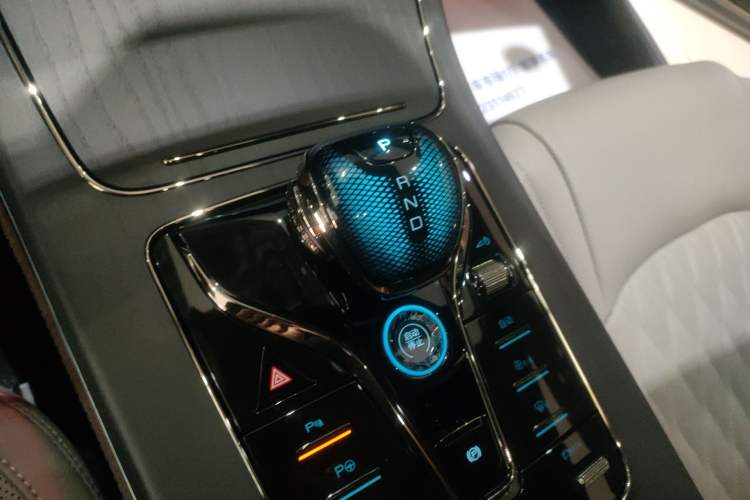 Used BYD Han 2025 DM-i Intelligent Driving Edition 125KM LiDAR Flagship Model Gear Lever