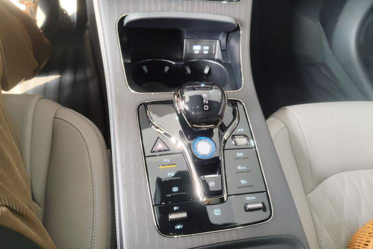 Used BYD Han 2025 DM-i Intelligent Driving Edition 125KM LiDAR Flagship Model Gear Lever