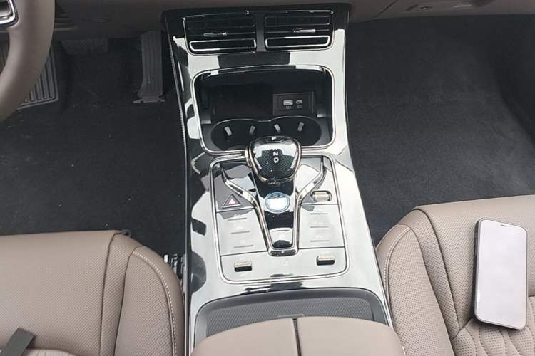 Used BYD Han 2025 DM-i 125KM LiDAR-Powered Intelligent Driving Model Gear Lever