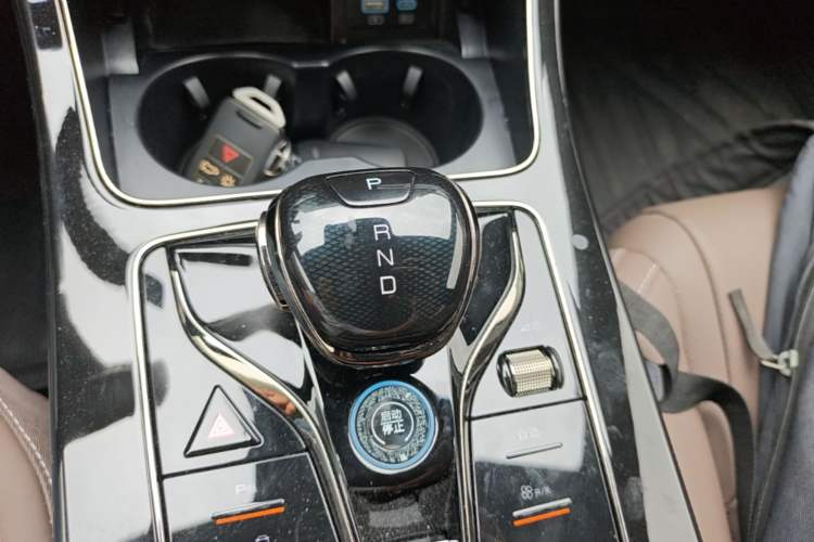 Used BYD Han 2025 DM-i Smart Drive 125KM Comfort Edition Gear Lever