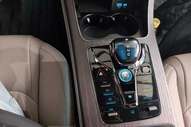Used BYD Han 2025 EV with 701 km of Laser Radar-Enabled Intelligent Driving Gear Lever
