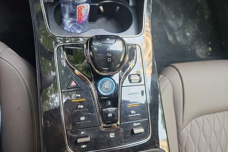Used BYD Han 2025 DM-i Intelligent Driving Edition 125KM LiDAR Flagship Model Gear Lever
