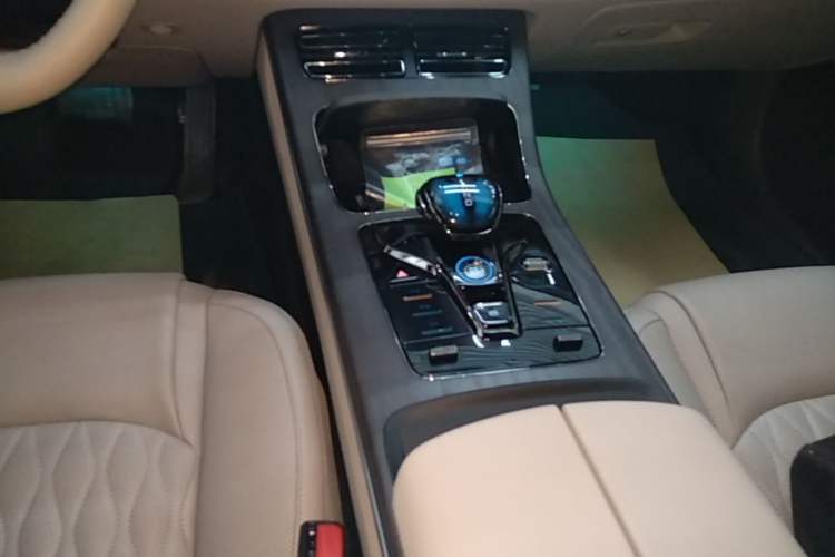 Used BYD Han 2025 DM-i Intelligent Driving Edition 125KM LiDAR Flagship Model Gear Lever