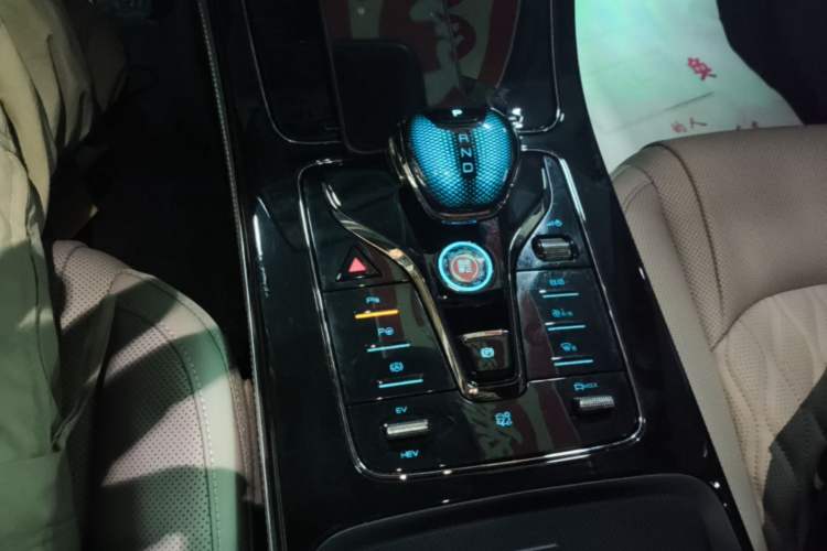 Used BYD Han 2025 DM-i Smart Drive 125KM Elite Model Gear Lever