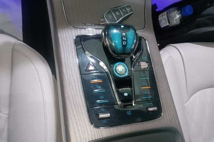 Used BYD Han 2025 DM-i Intelligent Driving Edition 125KM LiDAR Flagship Model Gear Lever
