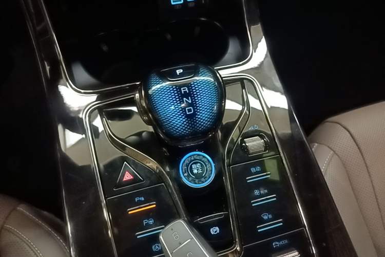 Used BYD Han 2025 DM-i Intelligent Driving Edition 125KM Prestige Model Gear Lever