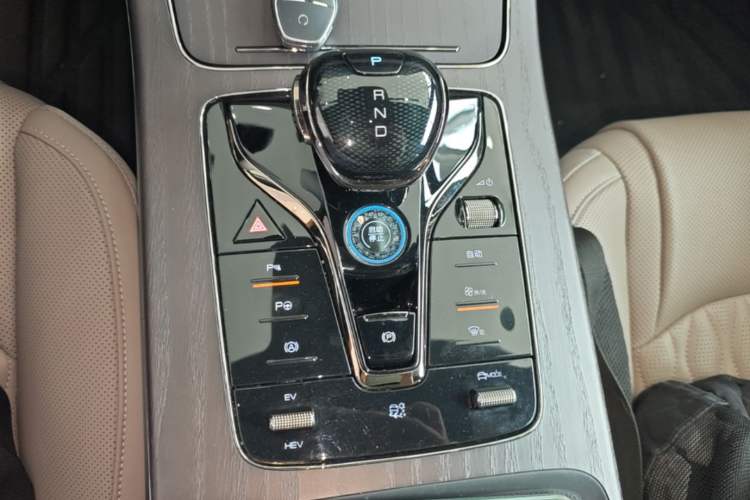 Used BYD Han 2025 DM-i Intelligent Driving Edition 125KM LiDAR Flagship Model Gear Lever