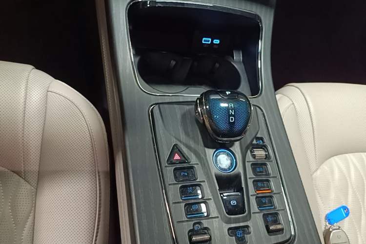 Used BYD Han 2025 DM-i 125KM Elite Model Gear Lever