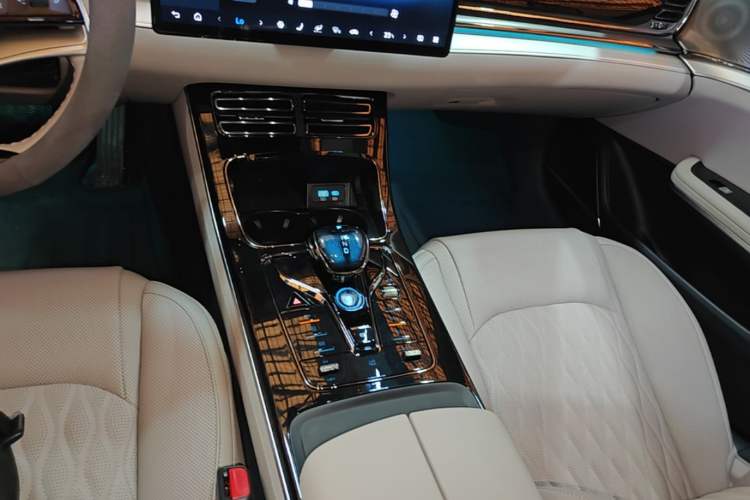 Used BYD Han 2025 DM-i 125KM Elite Model Gear Lever