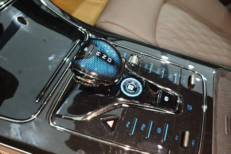 Used BYD Han 2025 DM-i Intelligent Driving Edition 125KM Prestige Model Gear Lever