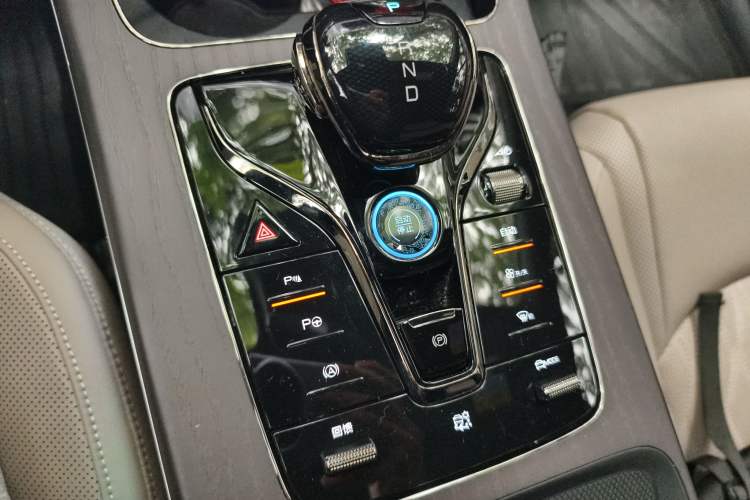 Used BYD Han 2025 EV Intelligent Driving Edition 701KM LiDAR Flagship Model Gear Lever