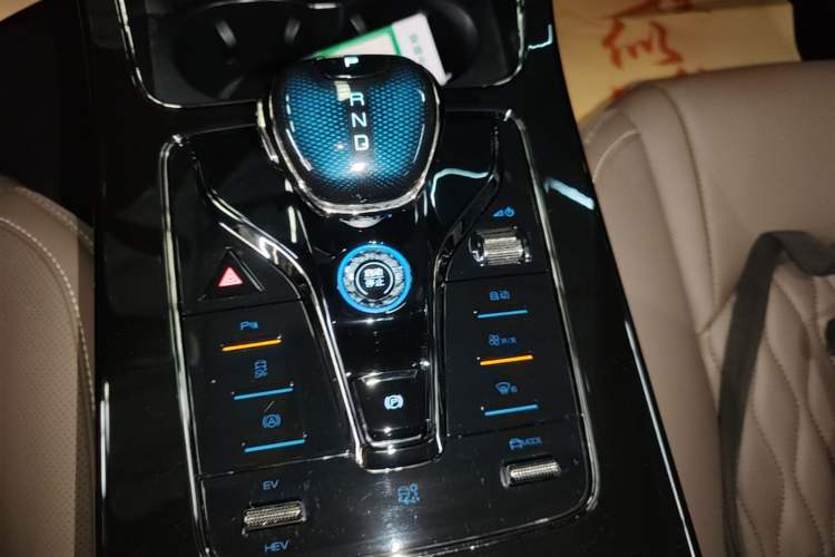 Used BYD Han 2025 DM-i 125KM Elite Model Gear Lever