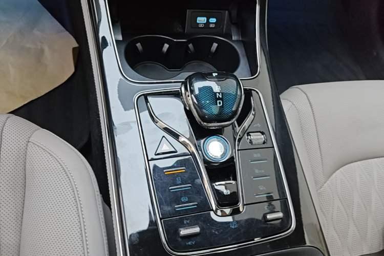 Used BYD Han 2025 DM-i Intelligent Driving Edition 125KM Prestige Model Gear Lever