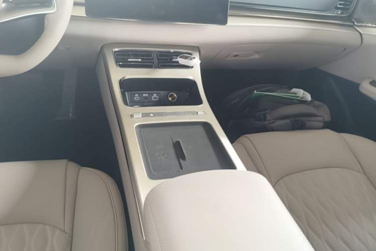 Used BYD Han 2025 Model EV Intelligent Driving Edition 635KM LiDAR Flagship Gear Lever