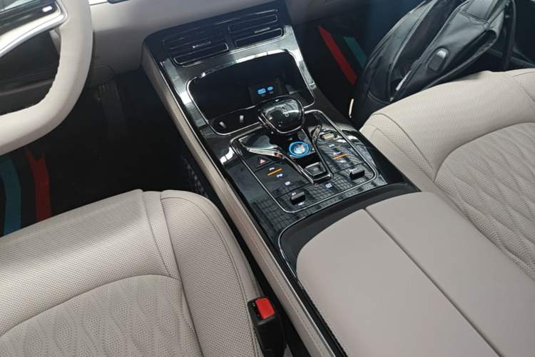 Used BYD Han 2025 DM-i Intelligent Driving Edition 125KM Prestige Model Gear Lever