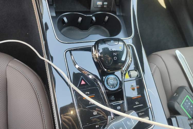 Used BYD Han 2025 DM-i Intelligent Driving Edition 125KM Prestige Model Gear Lever