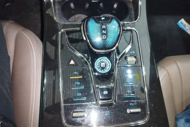 Used BYD Han 2025 DM-i Intelligent Driving Edition 125KM Prestige Model Gear Lever