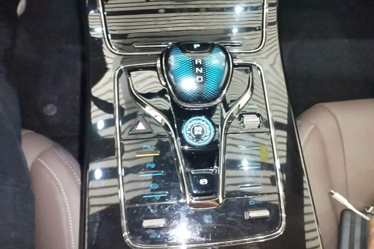Used BYD Han 2025 DM-i Intelligent Driving Edition 125KM Prestige Model Gear Lever