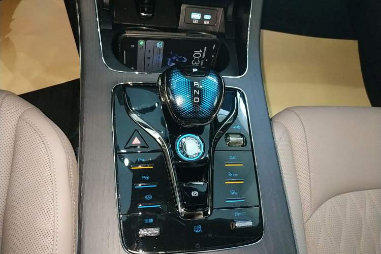 Used BYD Han 2025 EV Intelligent Driving Edition 701KM LiDAR Flagship Model Gear Lever