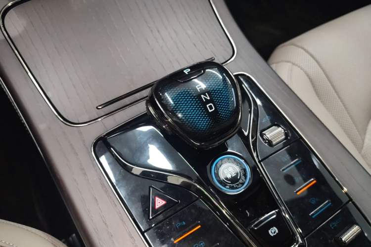 Used BYD Han 2025 DM-i 125KM LiDAR-Powered Intelligent Driving Model Gear Lever
