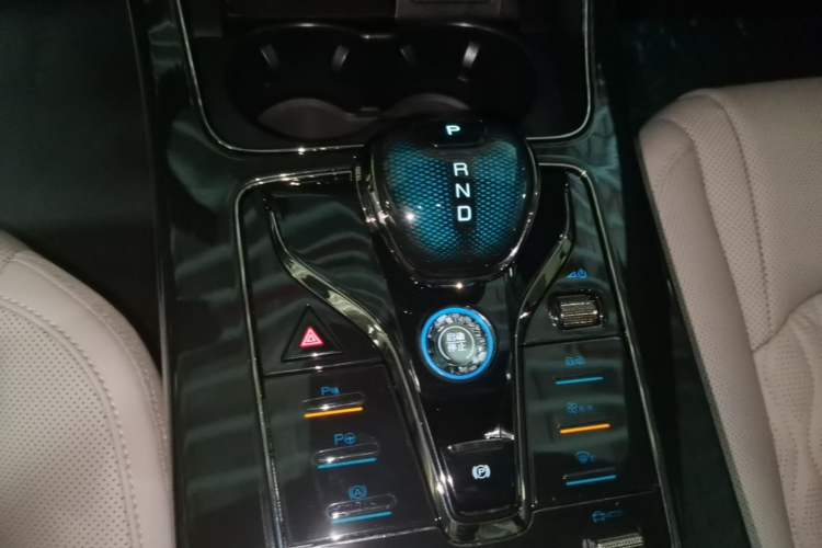 Used BYD Han 2025 DM-i Smart Drive 125KM Prestige Model Gear Lever
