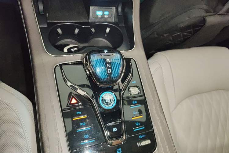 Used BYD Han 2025 EV Intelligent Driving Edition 701KM LiDAR Flagship Model Gear Lever