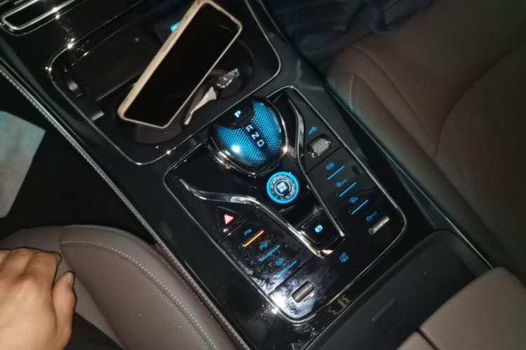 Used BYD Han 2025 DM-i 125KM LiDAR-Powered Intelligent Driving Model Gear Lever