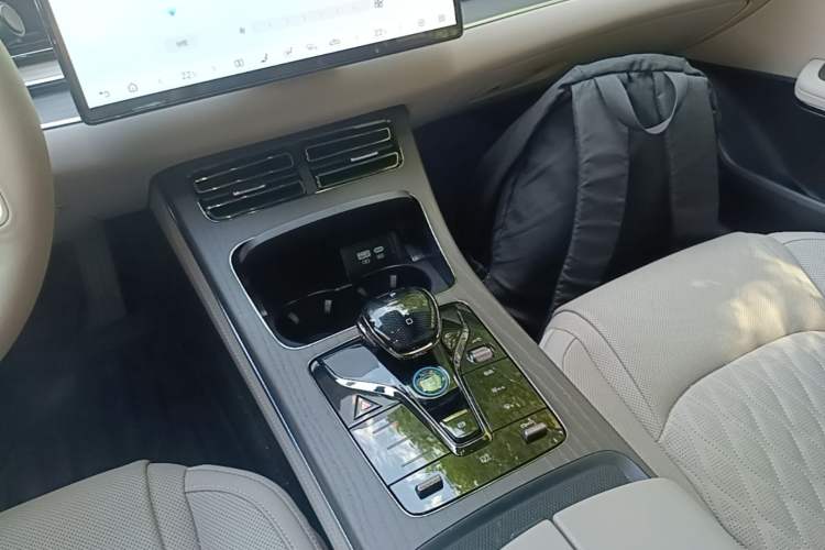 Used BYD Han 2025 DM-i Intelligent Driving Edition 125KM LiDAR Flagship Model Gear Lever
