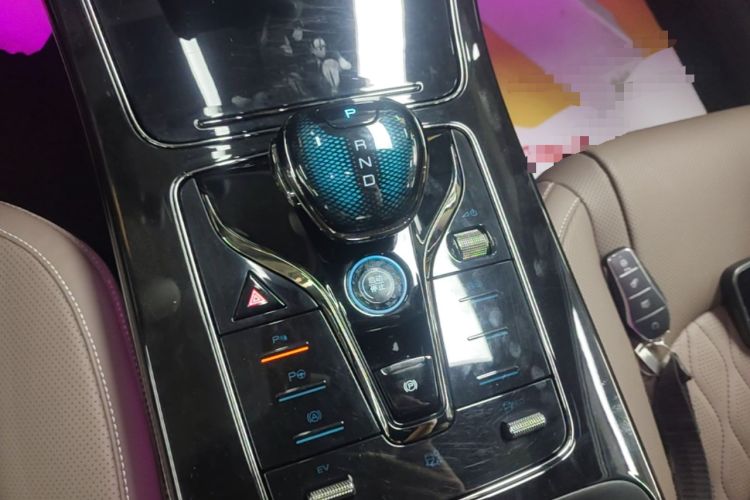 Used BYD Han 2025 DM-i 125KM LiDAR-Powered Intelligent Driving Model Gear Lever