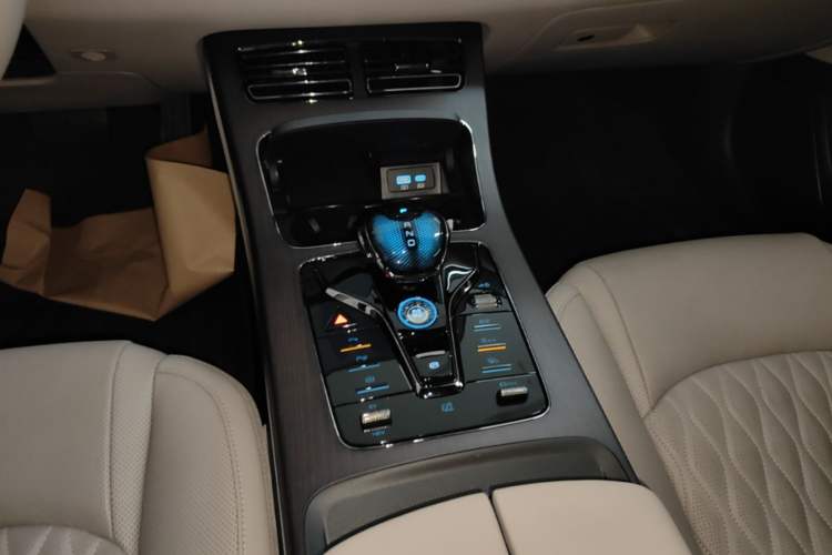 Used BYD Han 2025 DM-i 125KM LiDAR-Powered Intelligent Driving Model Gear Lever