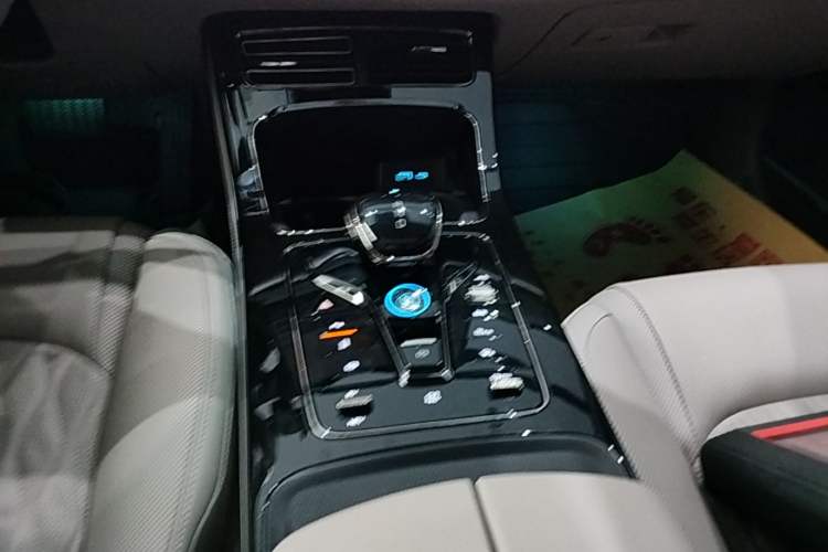 Used BYD Han 2025 DM-i Smart Drive 125KM Elite Model Gear Lever