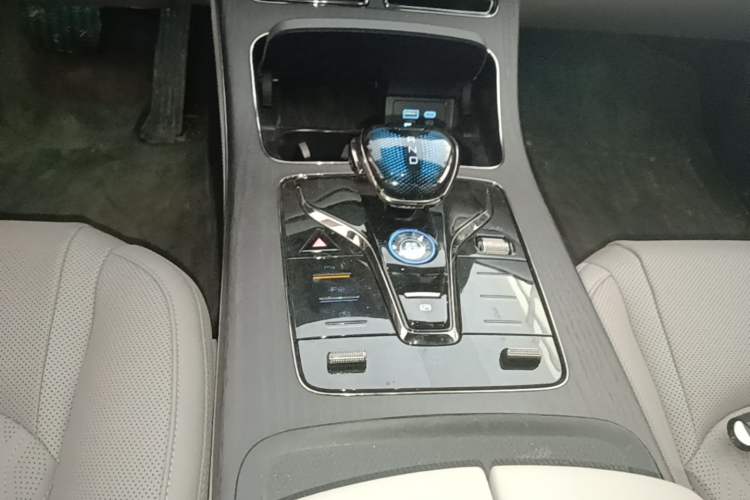 Used BYD Han 2025 DM-i Intelligent Driving Edition 125KM LiDAR Flagship Model Gear Lever