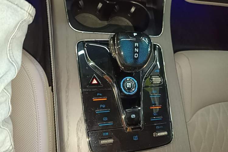 Used BYD Han 2025 EV with 701 km of Laser Radar-Enabled Intelligent Driving Gear Lever