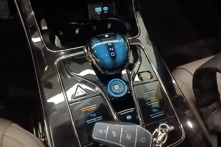 Used BYD Han 2025 DM-i Intelligent Driving Edition 125KM Prestige Model Gear Lever