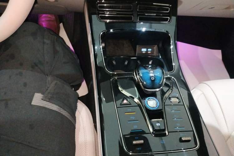 Used BYD Han 2025 DM-i Smart Drive 125KM Prestige Model Gear Lever