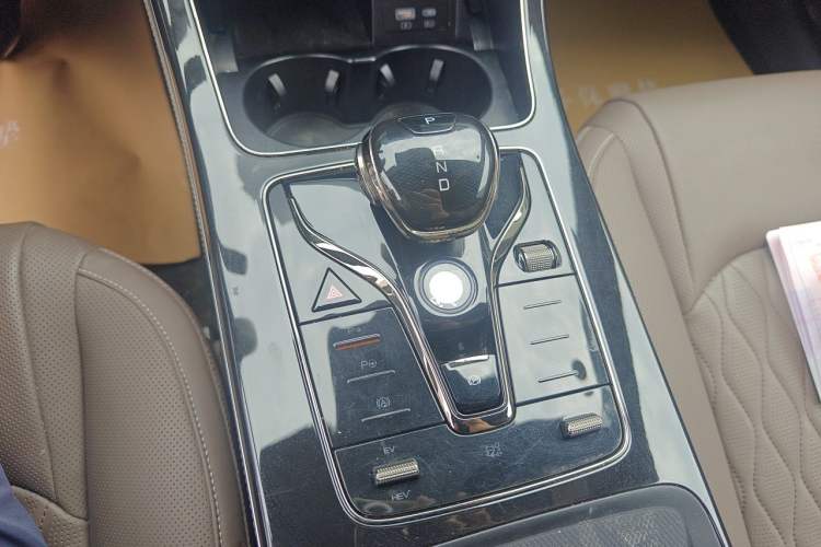 Used BYD Han 2025 DM-i Intelligent Driving Edition 125KM Prestige Model Gear Lever