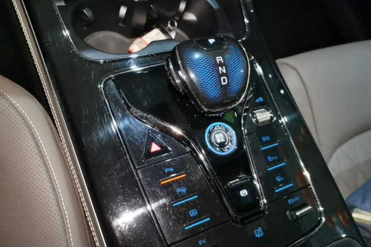 Used BYD Han 2025 DM-i Intelligent Driving Edition 125KM Prestige Model Gear Lever