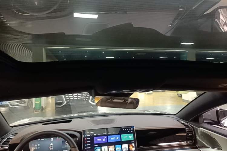 Used BYD Han 2025 DM-i Intelligent Driving Edition 125KM Prestige Model Headliner