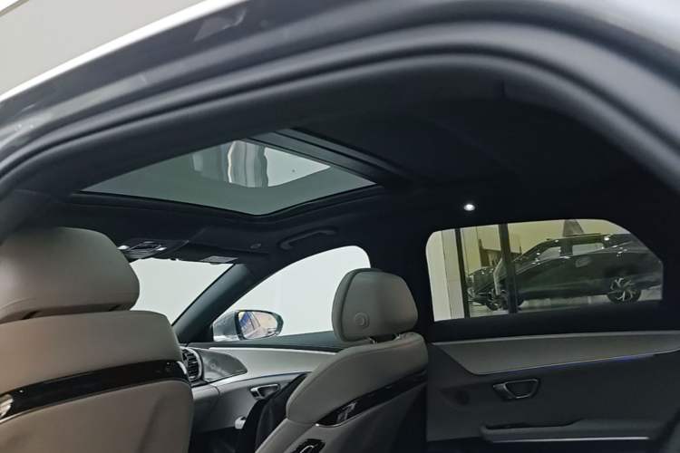 Used BYD Han 2025 DM-i Intelligent Driving Edition 125KM Prestige Model Headliner