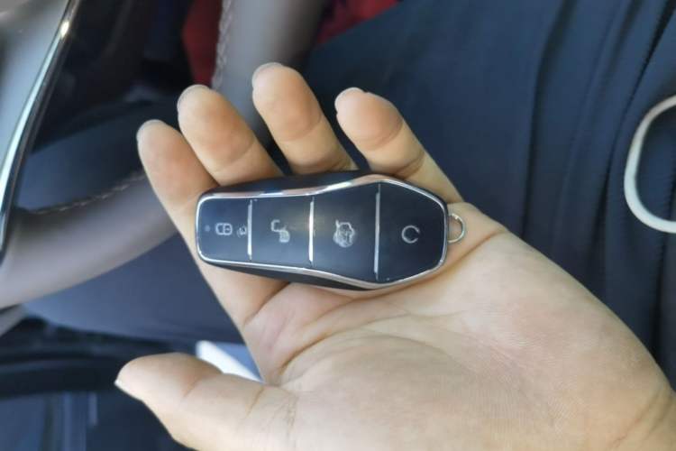 Used BYD Han 2025 DM-i Intelligent Driving Edition 125KM Prestige Model Interior 1