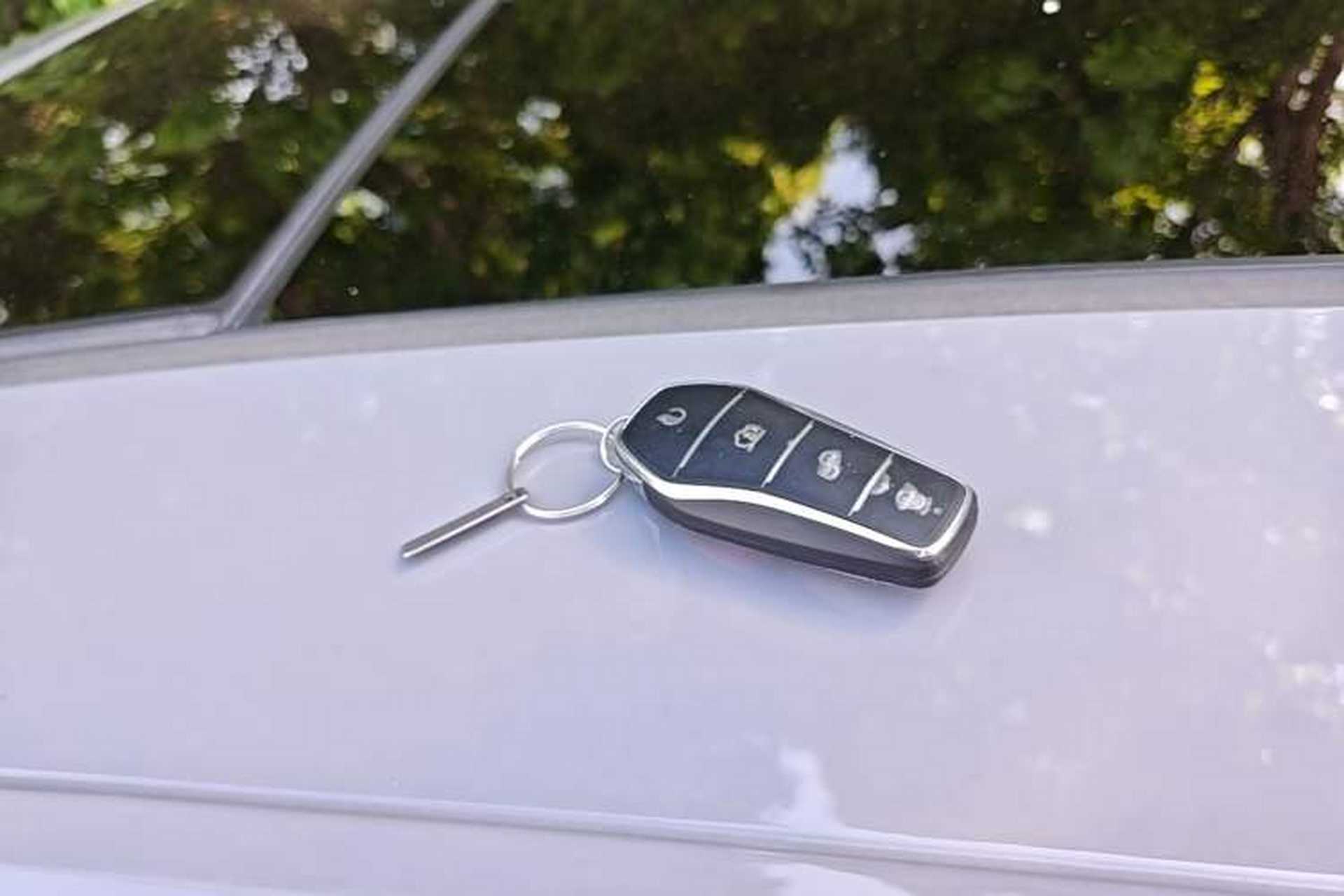 Used BYD Han 2025 DM-i Intelligent Driving Edition 125KM Prestige Model Interior 1