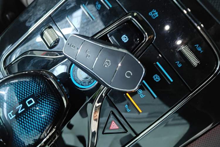 Used BYD Han 2025 DM-i Intelligent Driving Edition 125KM Prestige Model Interior 1