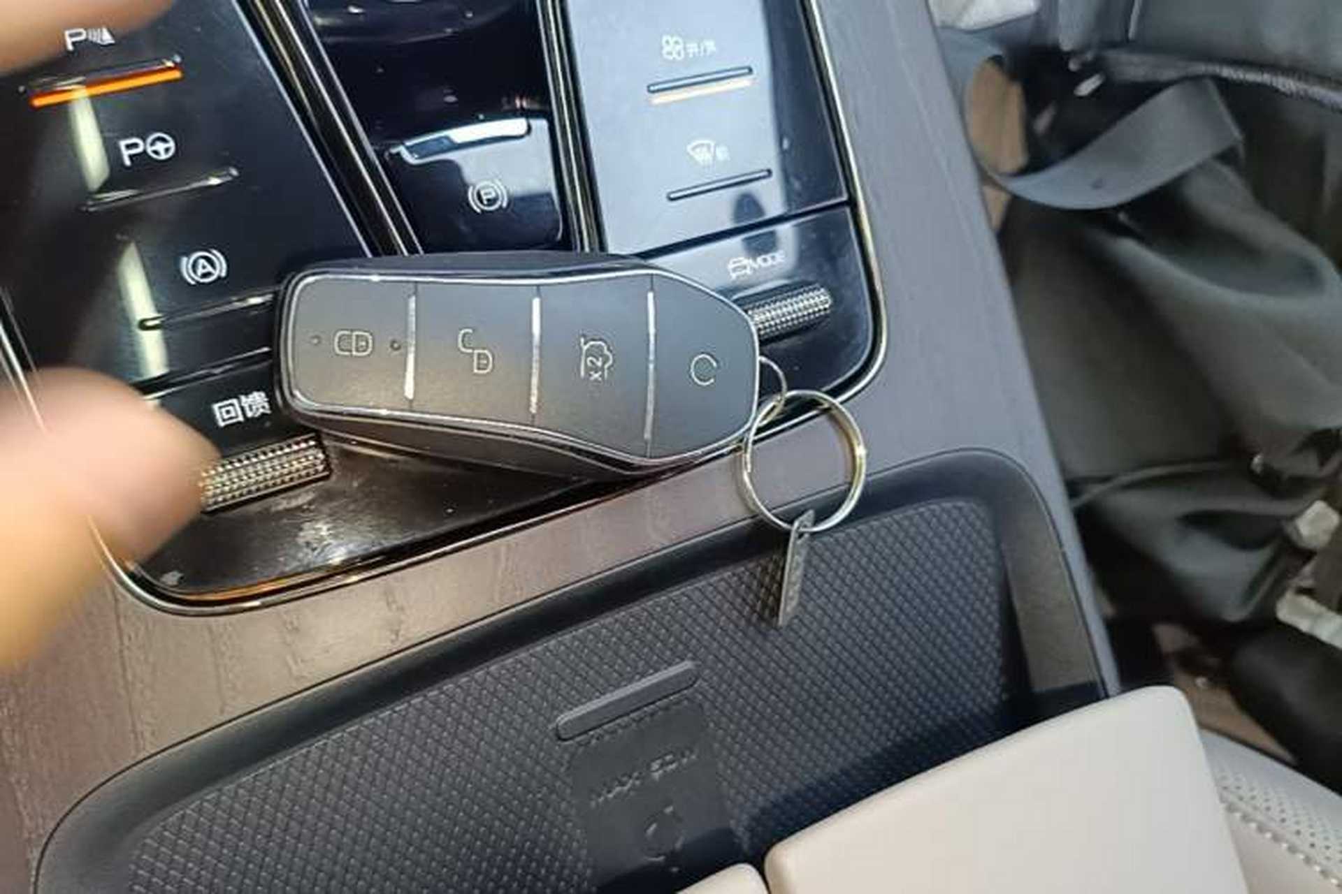 Used BYD Han 2025 EV Intelligent Driving Edition 701KM LiDAR Flagship Model Interior 1