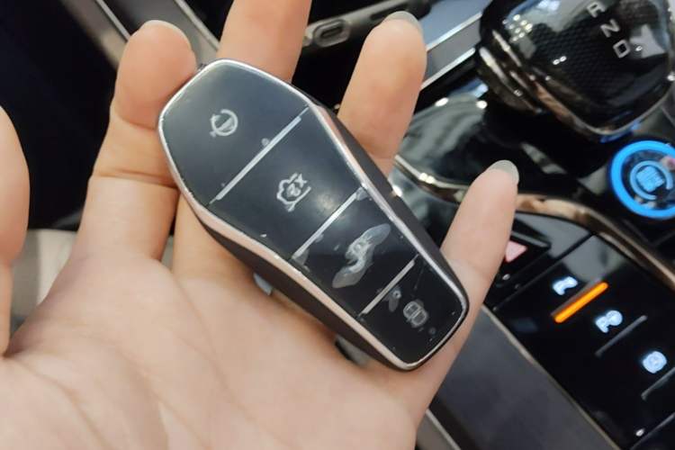 Used BYD Han 2025 DM-i Intelligent Driving Edition 125KM LiDAR Flagship Model Interior 1