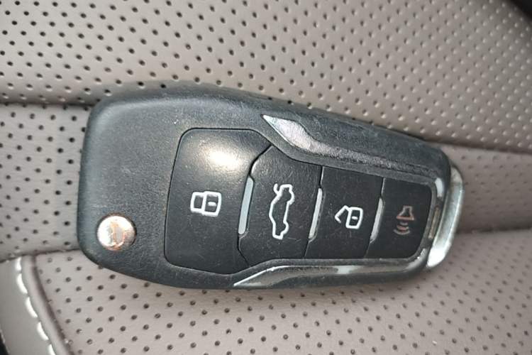 Used BYD Han 2025 DM-i 125KM LiDAR-Powered Intelligent Driving Model Interior 1