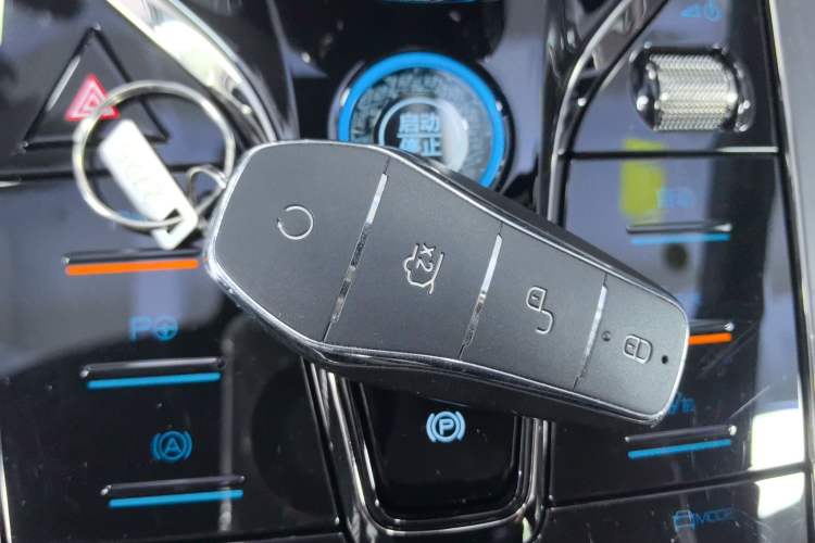 Used BYD Han 2025 DM-i Intelligent Driving Edition 125KM LiDAR Flagship Model Interior 1