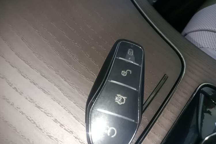 Used BYD Han 2025 DM-i Intelligent Driving Edition 125KM LiDAR Flagship Model Interior 1