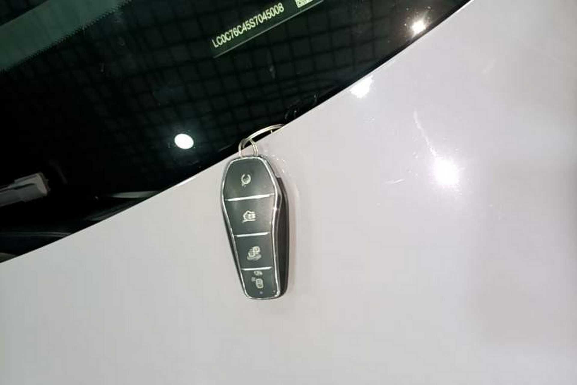 Used BYD Han 2025 DM-i Intelligent Driving Edition 125KM Prestige Model Interior 1