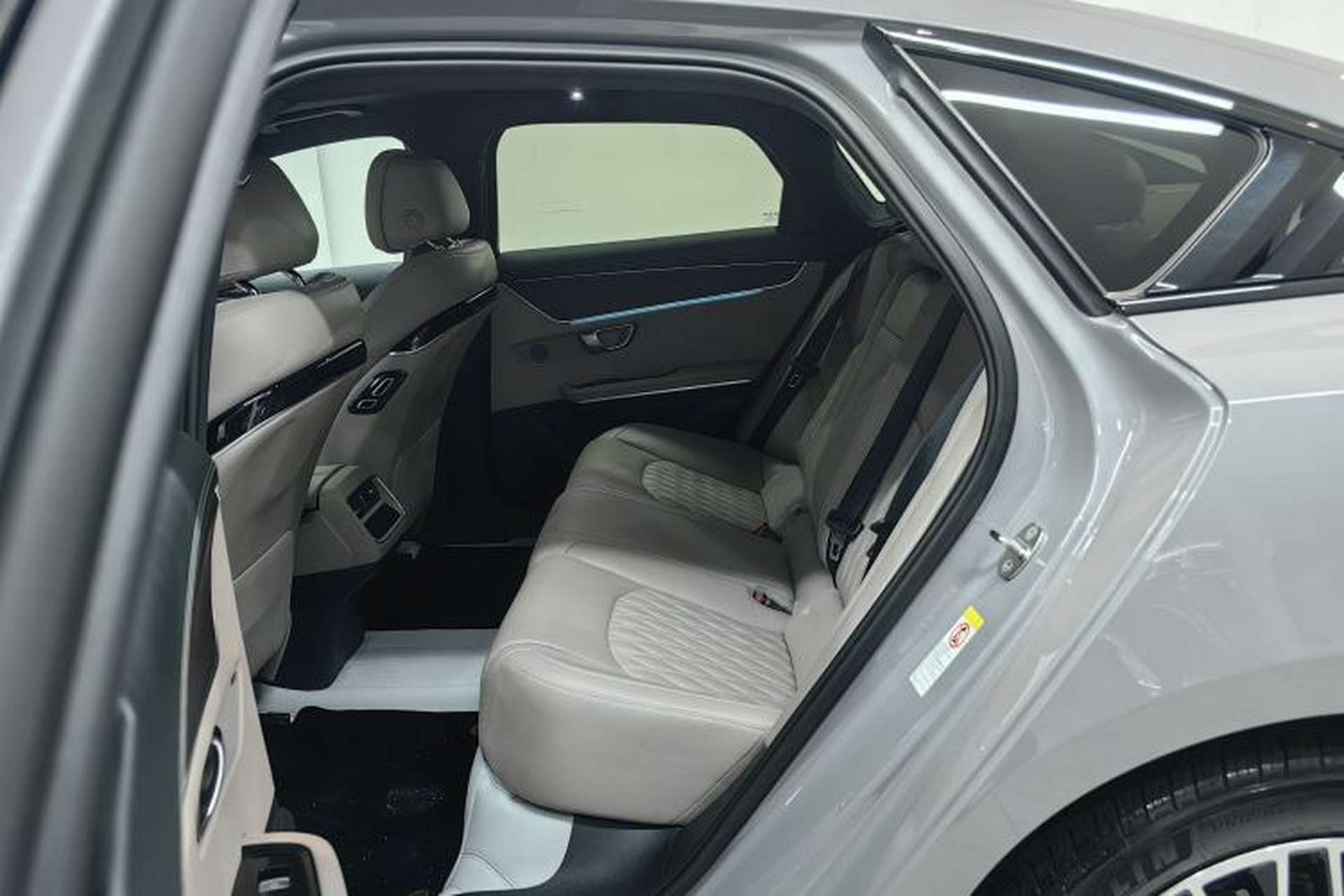 Used BYD Han 2025 EV with 701 km of Laser Radar-Enabled Intelligent Driving Interior 2